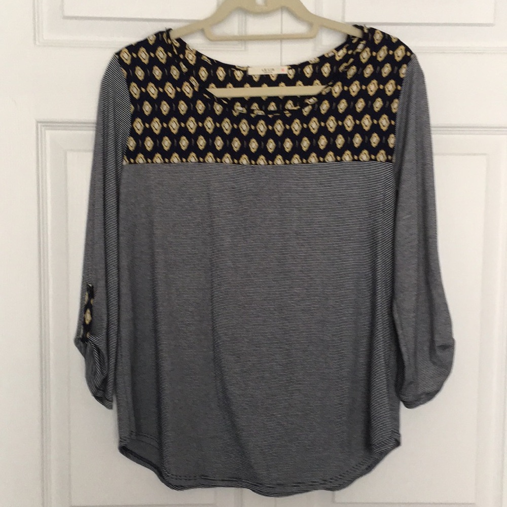 Le Lis Navy and yellow top